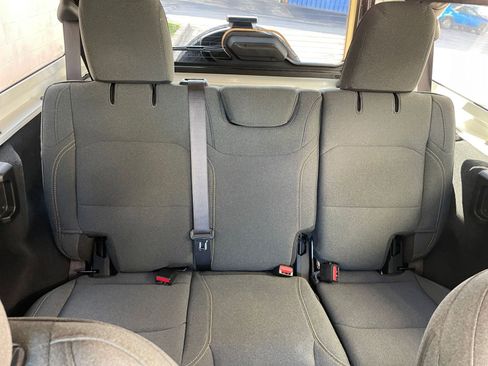 Used 2025 Jeep Wrangler Sahara image 37