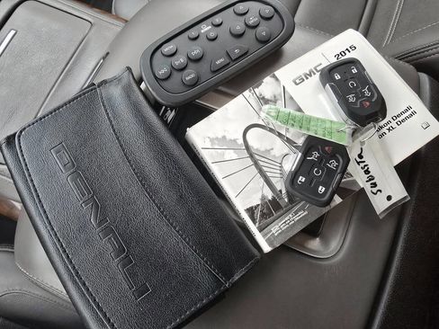 Used 2015 GMC Yukon Denali w/ Premium Package image 24