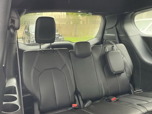 New 2026 Chrysler Pacifica Select image 21