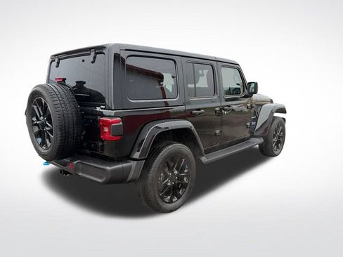 Used 2023 Jeep Wrangler Unlimited Sahara w/ Cold Weather Group AWD/4WD image 8