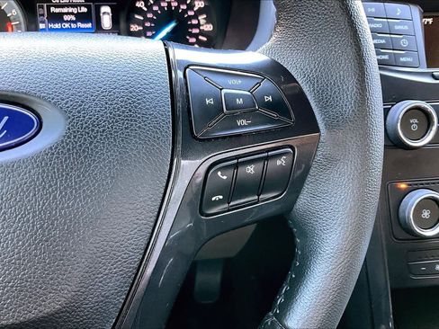 Used 2018 Ford Explorer XLT image 23