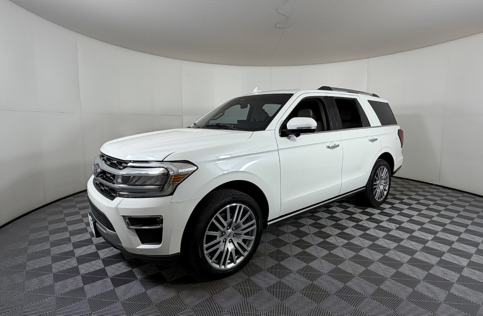 Used 2023 Ford Expedition Limited RWD image 2