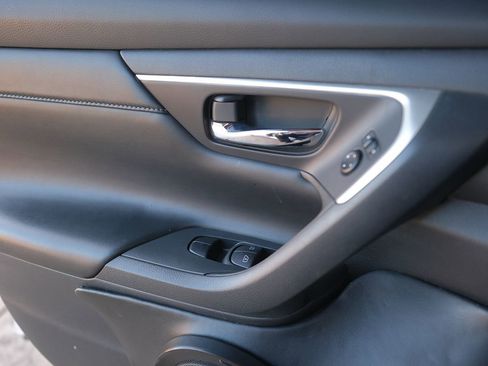 Used 2016 Nissan Altima 3.5 SL w/ 3.5 Technology Package image 11