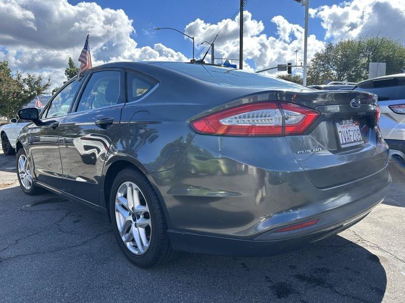 Used 2015 Ford Fusion SE FWD image 4