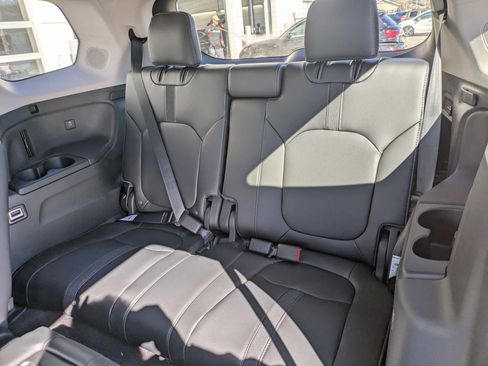 New 2025 Honda Pilot Touring image 19