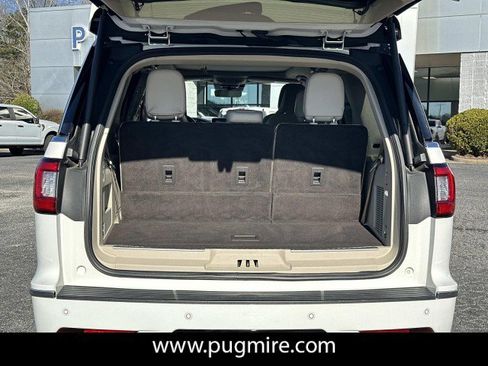 Used 2021 Lincoln Navigator Reserve w/ Luxury Package image 18