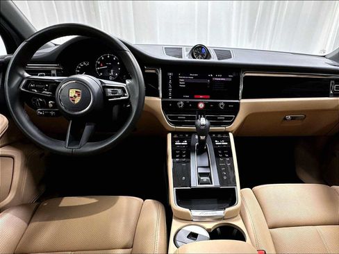 Used 2026 Porsche Macan AWD/4WD image 16