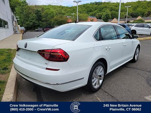Used 2018 Volkswagen Passat 2.0T SE FWD image 2