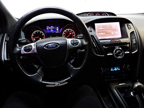 Used 2013 Ford Focus ST FWD image 16