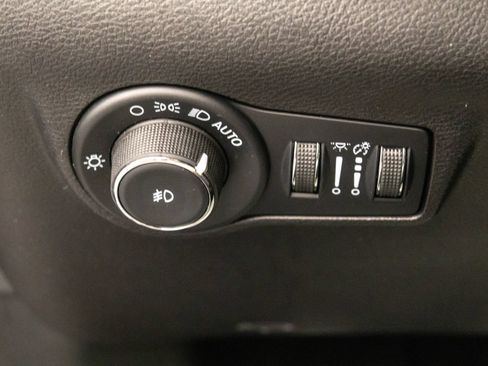 Used 2023 Jeep Compass Latitude w/ Sun and Sound Group AWD/4WD image 15