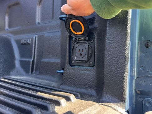 Used 2024 GMC Sierra 1500 SLE image 9