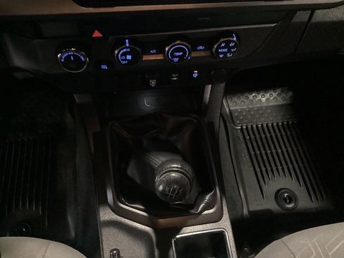 Used 2019 Toyota Tacoma TRD Off-Road image 15