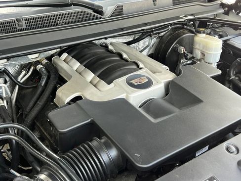 Used 2018 Cadillac Escalade ESV Luxury AWD/4WD image 44
