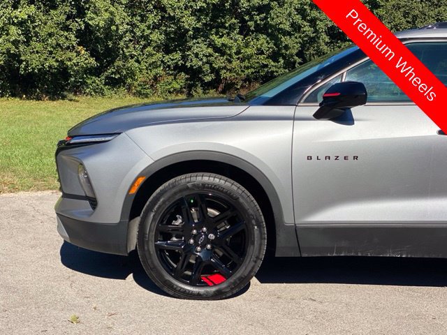 Used 2025 Chevrolet Blazer LT w/ Redline Edition FWD image 10