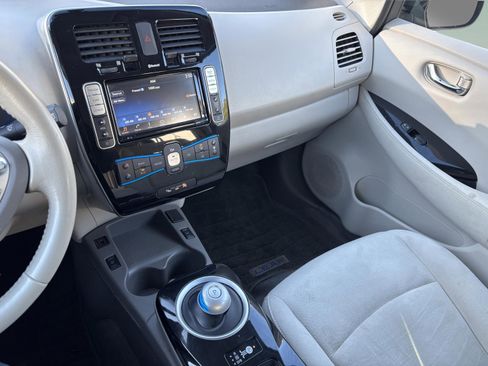 Used 2016 Nissan Leaf SV image 12