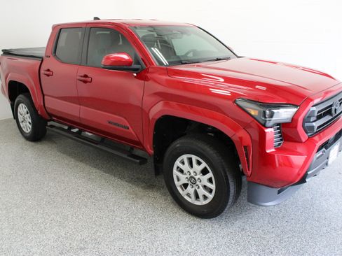 Used 2024 Toyota Tacoma SR5 AWD/4WD image 4