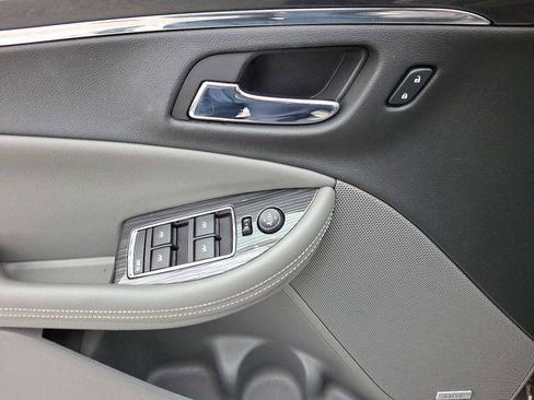Used 2018 Chevrolet Impala Premier w/ Premier Confidence Package image 12