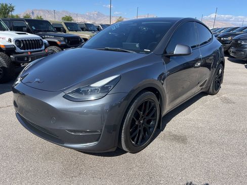 Used 2023 Tesla Model Y Performance AWD/4WD image 9