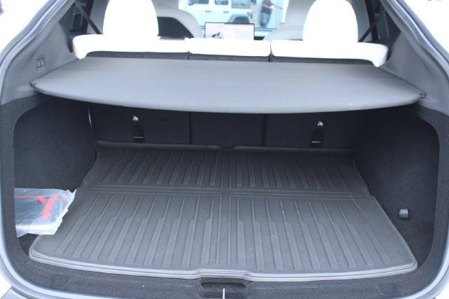 Used 2026 Tesla Model Y 2WD image 32