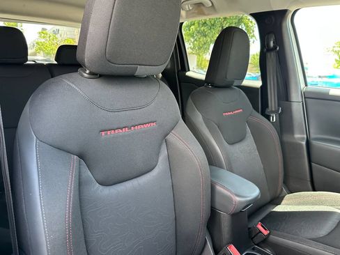 Certified 2023 Jeep Renegade Trailhawk AWD/4WD image 18