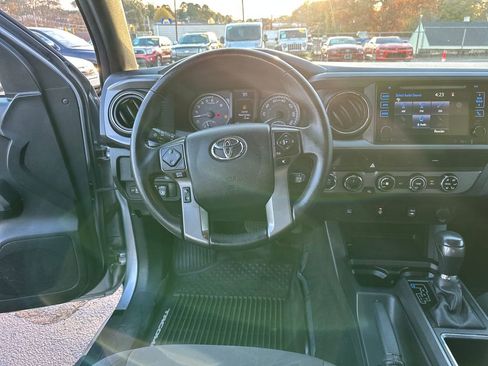 Used 2017 Toyota Tacoma TRD Off-Road image 14