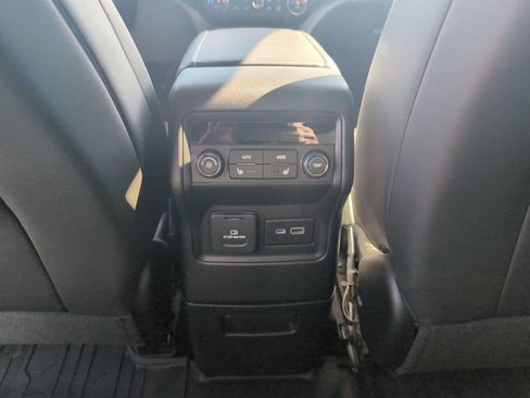 Used 2023 GMC Acadia SLT w/ Preferred Package FWD image 21