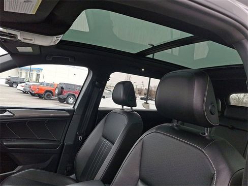 Used 2022 Volkswagen Tiguan SE R-Line image 17