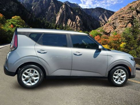 Used 2023 Kia Soul LX w/ Option Group 015 FWD image 2
