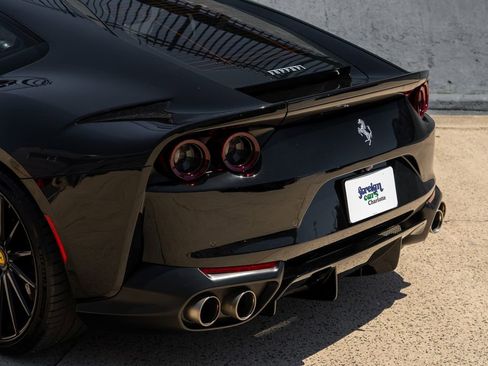 Used 2018 Ferrari 812 Superfast RWD image 19