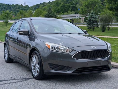 Used 2017 Ford Focus SE w/ Cold Weather Package FWD image 2