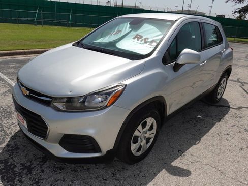 Used 2017 Chevrolet Trax LS FWD image 3