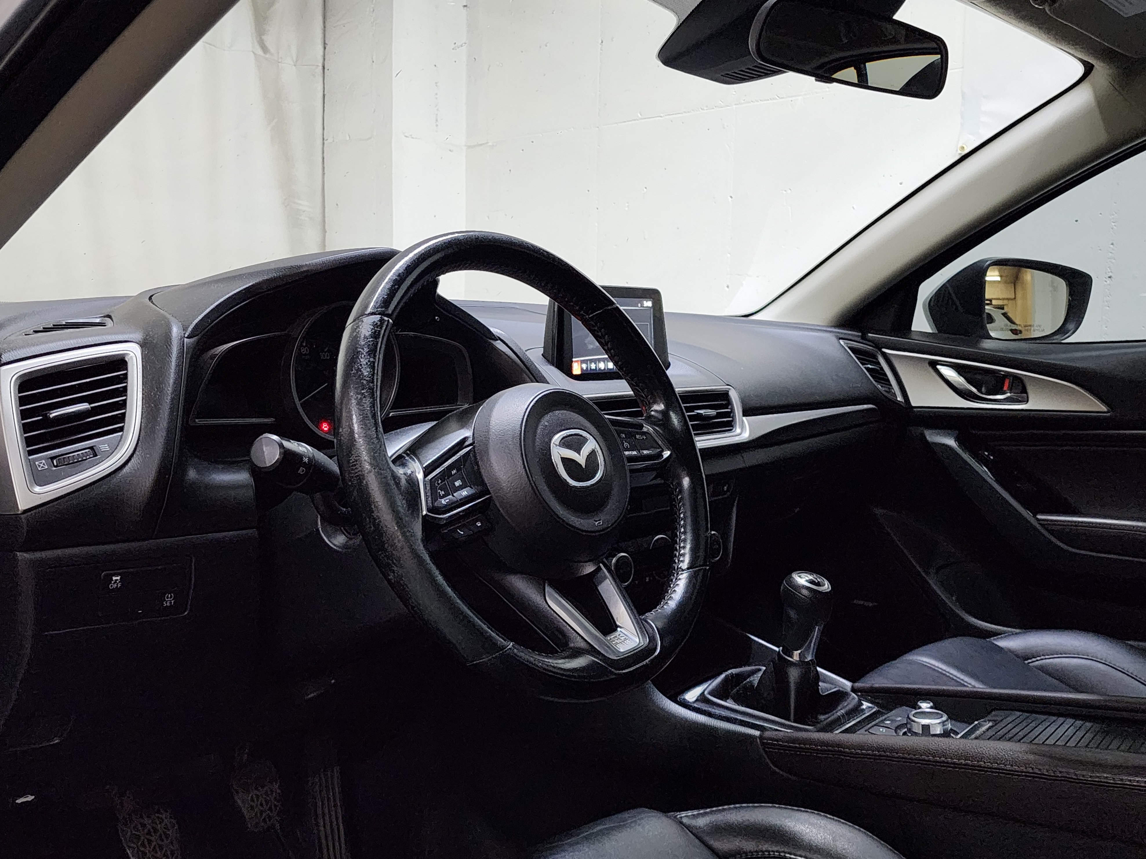 Used 2018 MAZDA MAZDA3 Touring FWD image 12