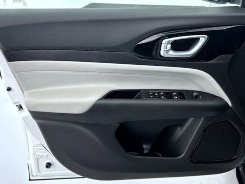 Certified 2025 Jeep Compass Limited AWD/4WD image 9