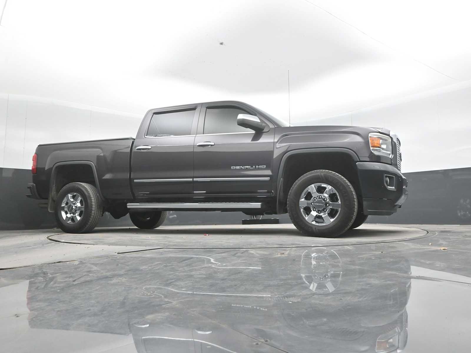 Used 2015 GMC Sierra 2500 Denali w/ Driver Alert Package AWD/4WD image 29