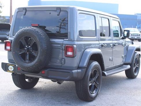 Used 2021 Jeep Wrangler Unlimited Sahara AWD/4WD image 5
