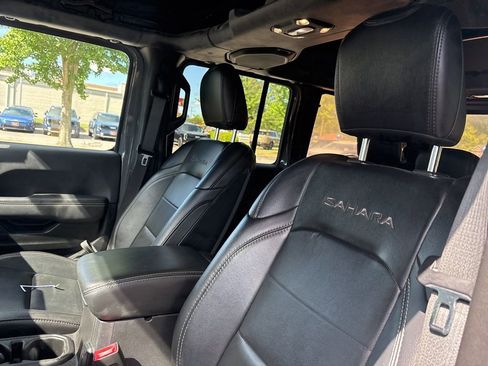Used 2019 Jeep Wrangler Unlimited Sahara AWD/4WD image 22