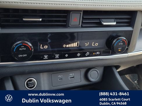 Used 2023 Nissan Rogue SV image 17