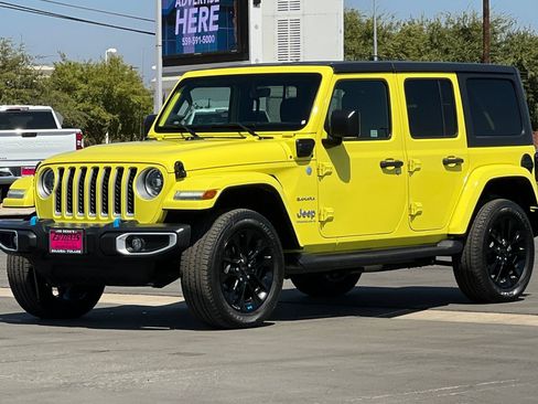 Used 2023 Jeep Wrangler Unlimited Sahara w/ Cold Weather Group AWD/4WD image 9