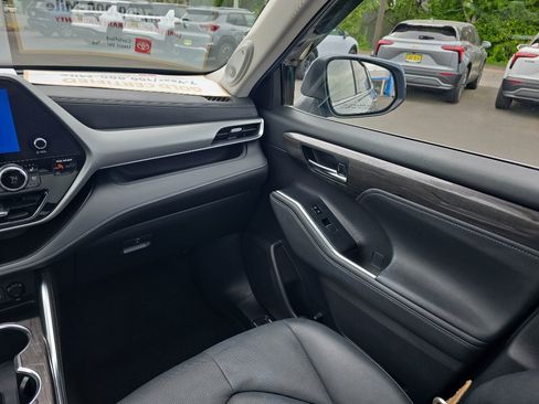 Used 2024 Toyota Highlander Platinum AWD/4WD image 26