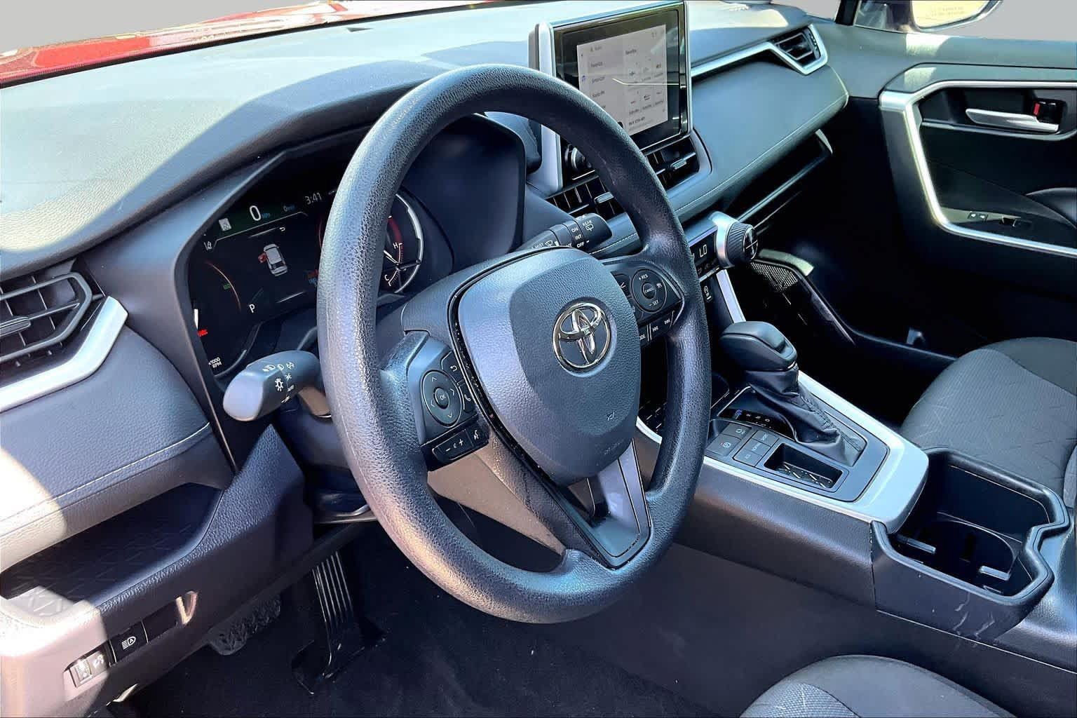 Used 2025 Toyota RAV4 XLE FWD image 16