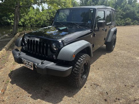 Used 2017 Jeep Wrangler Unlimited Sport AWD/4WD image 12