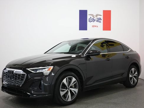 Used 2024 Audi Q8 e-tron Prestige w/ Prestige Package AWD/4WD image 8
