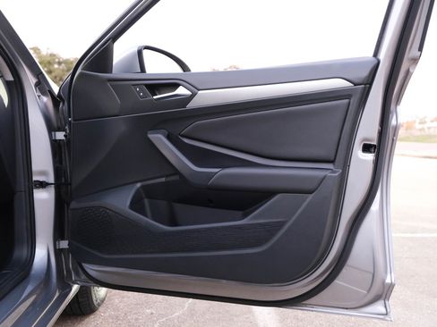 Used 2021 Volkswagen Jetta SE w/ SE Cold Weather Package image 25