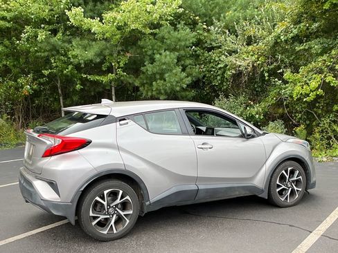 Used 2018 Toyota C-HR XLE FWD image 6