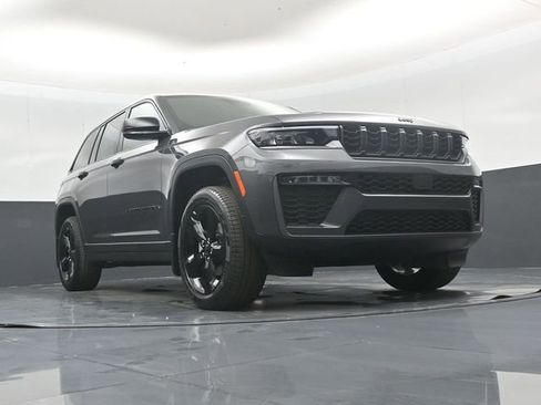 New 2026 Jeep Grand Cherokee Limited w/ Limited Altitude Package AWD/4WD image 46