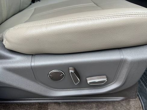 Used 2018 Ford Expedition Limited w/ Equipment Group 302A RWD image 18