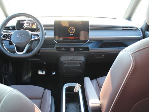 New 2025 Volkswagen ID. Buzz Pro S Plus image 2