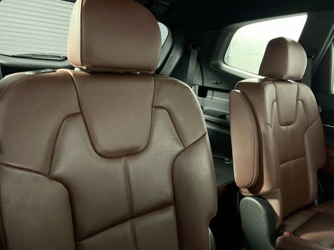 Used 2024 Kia Telluride EX w/ EX Captain's Chair Package FWD image 30