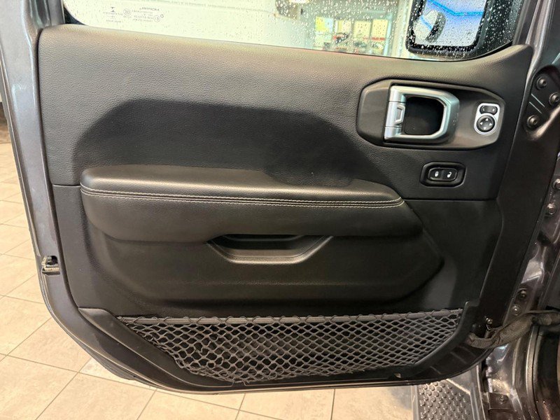 Used 2018 Jeep Wrangler Unlimited Sahara w/ Cold Weather Group AWD/4WD image 18