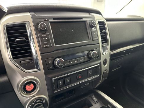 Used 2019 Nissan Titan SV w/ SV Convenience Package AWD/4WD image 12